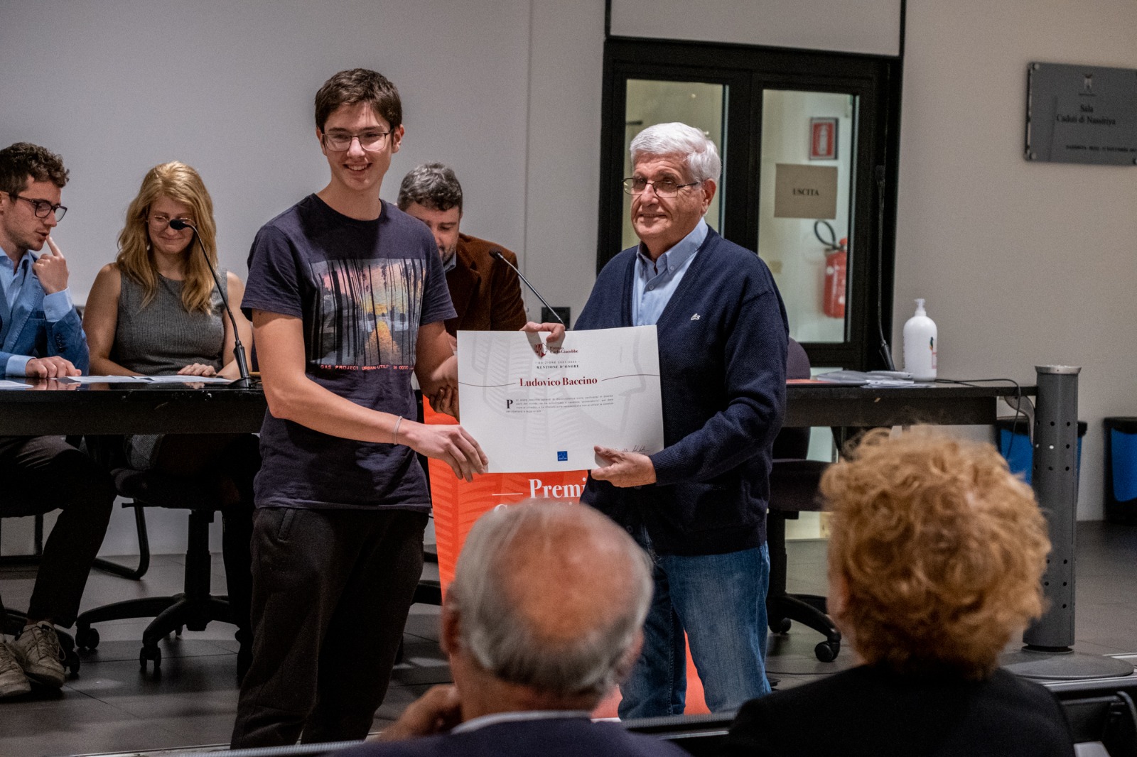 Menzione Ludovico Baccino premia Giancarlo Berruti Presidente Fondazione Centofiori