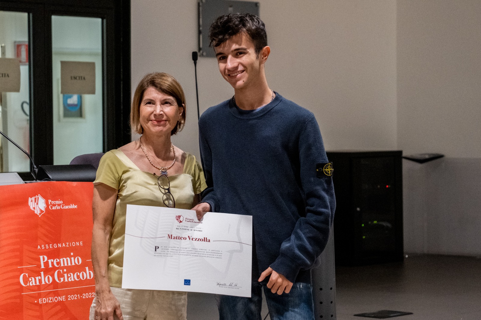 Menzione Matteo Vezzolla premia Donatella Aschero moglie di Carlo Giacobbe